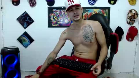 Snapshot of liam_andres12 chatting on February 7, 2026, 10:46 pm Andres online show from February 7, 2026, 10:46 pm