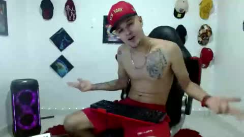 Snapshot of liam_andres12 chatting on February 14, 2026, 11:12 pm Andres online show from February 14, 2026, 11:12 pm