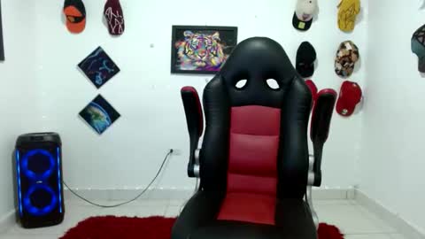 Snapshot of liam_andres12 chatting on February 23, 2026, 10:40 pm Andres online show from February 23, 2026, 10:40 pm