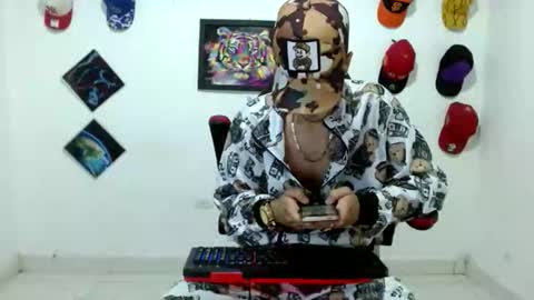 Snapshot of liam_andres12 chatting on March 17, 2026, 10:35 pm Andres online show from March 17, 2026, 10:35 pm