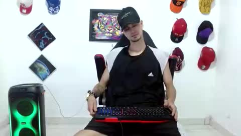 Snapshot of liam_andres12 chatting on March 18, 2026, 10:57 pm Andres online show from March 18, 2026, 10:57 pm