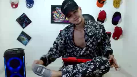 Snapshot of liam_andres12 chatting on March 19, 2026, 10:47 pm Andres online show from March 19, 2026, 10:47 pm