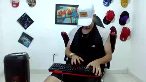 Snapshot of liam_andres12 chatting on March 25, 2026, 11:22 pm Andres online show from March 25, 2026, 11:22 pm