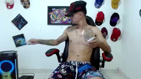 Snapshot of liam_andres12 chatting on April 5, 2026, 10:07 pm Andres online show from April 5, 2026, 10:07 pm