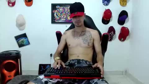 Snapshot of liam_andres12 chatting on April 13, 2026, 9:53 pm Andres online show from April 13, 2026, 9:53 pm