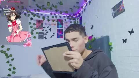 Snapshot of liam_honey18 chatting on October 17, 2025, 12:41 pm liam_honey18 online show from October 17, 2025, 12:41 pm