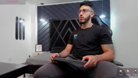 LIAM KLEIN online show from November 19, 2025, 11:32 am