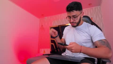 LIAM KLEIN online show from November 28, 2025, 11:24 am