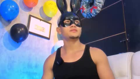 liam_knight online show from November 20, 2025, 2:23 am