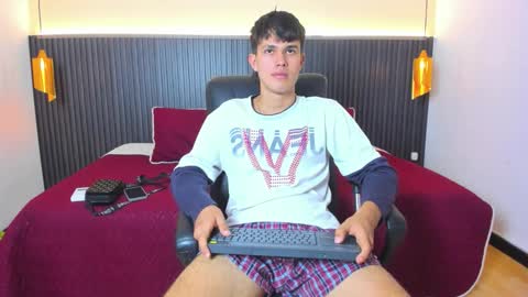 Liam 3 online show from December 19, 2025, 7:43 pm