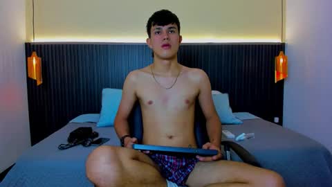 Liam 3 online show from December 22, 2025, 7:44 pm