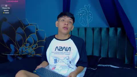 Liam online show from December 1, 2025, 12:21 pm