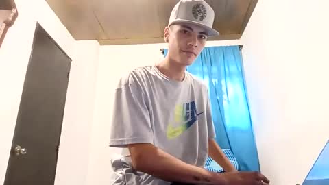 liam_smith00 online show from December 12, 2024, 7:37 pm