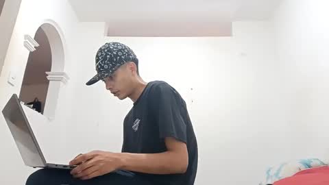 liam_smith00 online show from December 25, 2024, 1:31 am