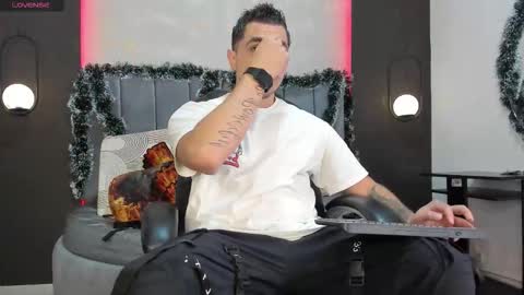 Liam online show from November 28, 2025, 10:12 pm