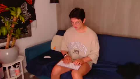 Liam and oliver online show from March 18, 2026, 11:52 pm