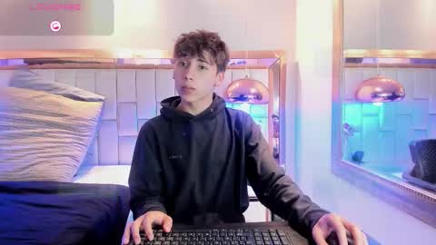 Snapshot of liaml_18_ chatting on November 24, 2025, 9:25 pm liaml_18_ online show from November 24, 2025, 9:25 pm