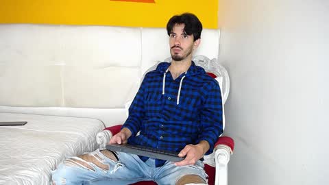LiamLuxe online show from December 3, 2024, 12:06 pm