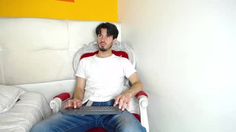 LiamLuxe online show from December 7, 2024, 3:19 pm