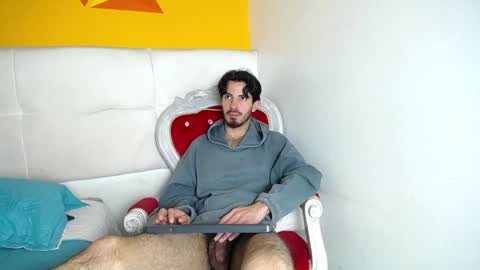 LiamLuxe online show from December 12, 2024, 6:21 pm