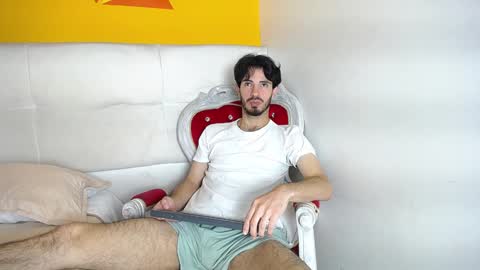 LiamLuxe online show from December 14, 2024, 12:23 pm