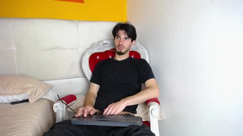 LiamLuxe online show from December 17, 2024, 4:11 pm