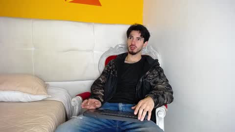 LiamLuxe online show from December 18, 2024, 12:18 pm