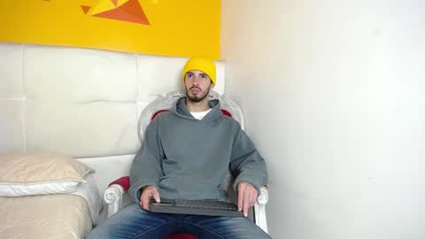 LiamLuxe online show from December 27, 2024, 6:53 pm