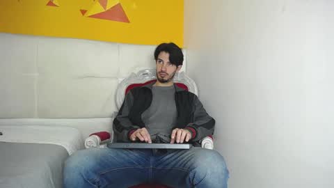 LiamLuxe online show from January 18, 2025, 12:15 pm