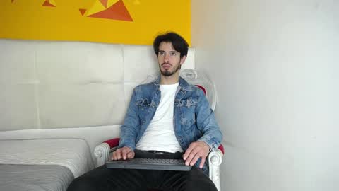 LiamLuxe online show from January 24, 2025, 12:31 pm