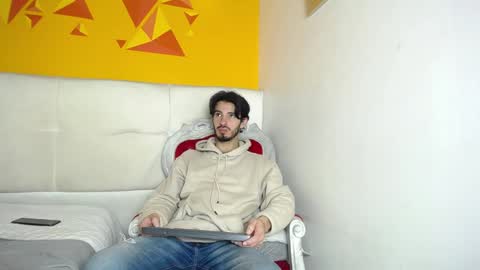 LiamLuxe online show from February 4, 2025, 12:22 pm