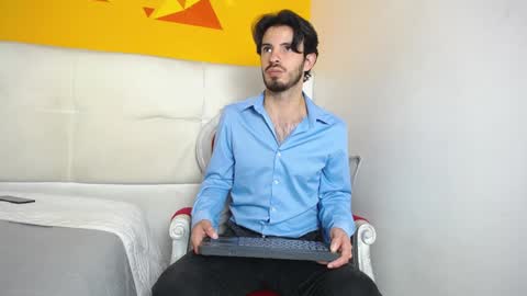 LiamLuxe online show from February 5, 2025, 6:04 pm