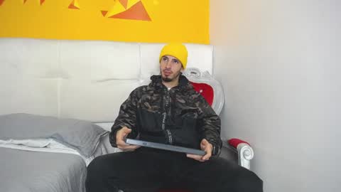 LiamLuxe online show from February 6, 2025, 6:56 pm