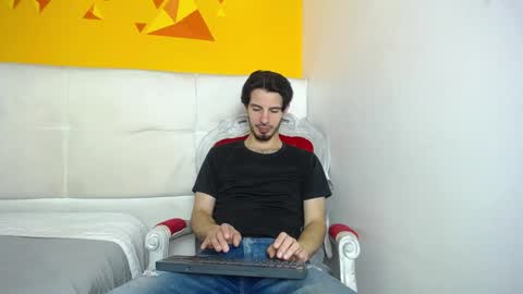 LiamLuxe online show from February 7, 2025, 12:50 pm