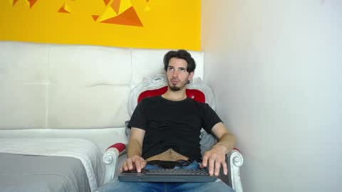 LiamLuxe online show from February 7, 2025, 3:52 pm