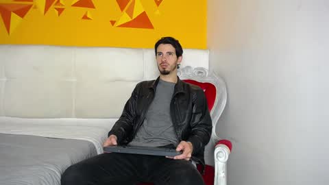 LiamLuxe online show from February 8, 2025, 12:17 pm