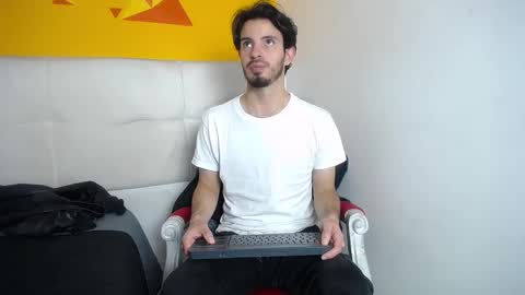 LiamLuxe online show from February 14, 2025, 6:51 pm