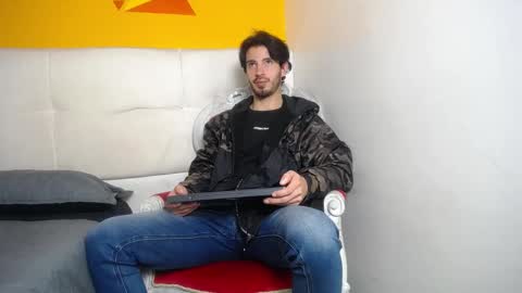 LiamLuxe online show from February 28, 2025, 6:52 pm