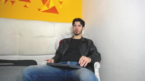 LiamLuxe online show from March 3, 2025, 12:37 pm
