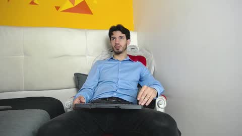 LiamLuxe online show from March 4, 2025, 12:44 pm