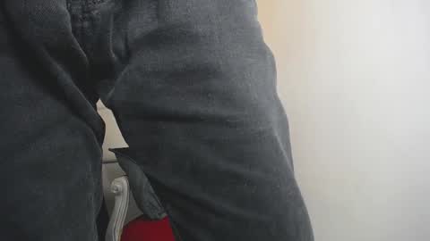 LiamLuxe online show from March 4, 2025, 3:48 pm