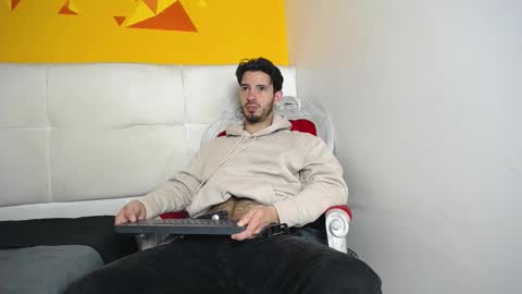 LiamLuxe online show from March 7, 2025, 1:07 pm