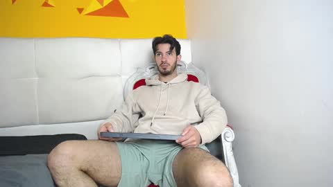 LiamLuxe online show from March 7, 2025, 4:11 pm