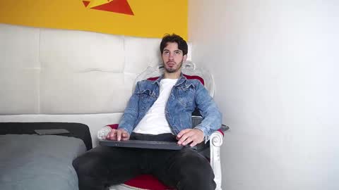 LiamLuxe online show from March 12, 2025, 12:15 pm