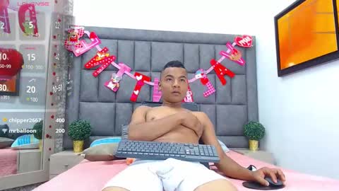 liamsyallisson online show from February 17, 2025, 6:26 pm