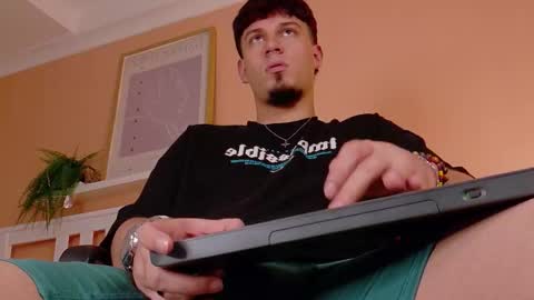 Snapshot of liamthunder05_ chatting on October 11, 2025, 9:02 pm Liam Thunder online show from October 11, 2025, 9:02 pm