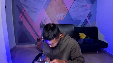 Snapshot of liamwoker chatting on December 12, 2024, 5:10 am Liam online show from December 12, 2024, 5:10 am