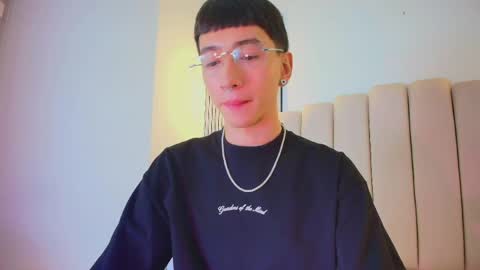 lian_cameron online show from April 22, 2026, 4:04 am
