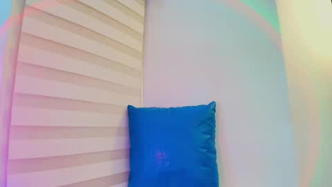 lian_cameron online show from May 5, 2026, 3:47 am