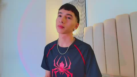 lian_cameron online show from May 6, 2026, 4:08 am